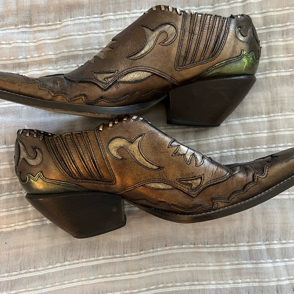 BCBG cowgirl low ankle boot